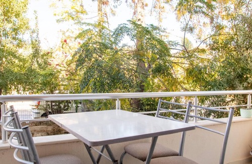 Dalyan Mahallesi Apartment | Lovely Flat with Balcony in Cesme Close to Sea