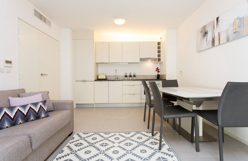 Antibes City Centre Apartment | Lovely flat with terrace , parking, wifi, AC - 4 people in the heart of old town