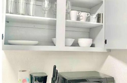 Las Vegas Condo | Lovely Furnished Condo w/Parking $1900/month