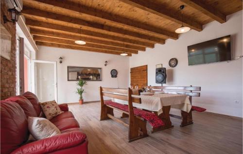 Ploce House | Lovely Home In Bacina With Wifi