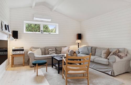 Ordrup House | Lovely home in Fårevejle with kitchen