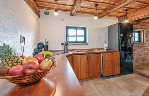 Varazdinske Toplice House | Lovely home in Lestakovec with kitchen