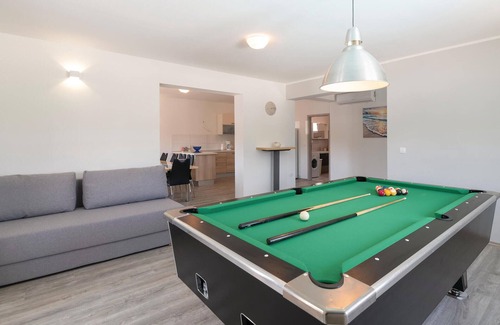Loborika House | Lovely home in Loborika with WiFi