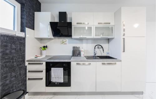 Brestovac House | Lovely Home In Novo Zvecevo With Sauna