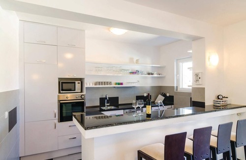 Radovici House | Lovely home in Radovici with kitchen