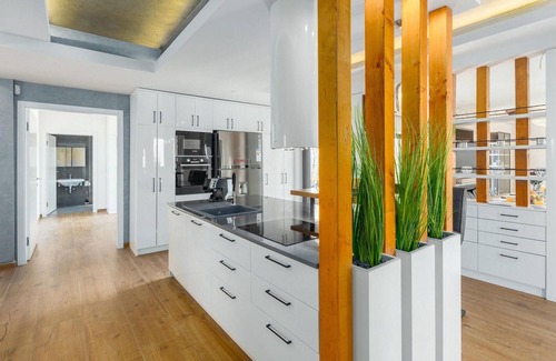 Mofardini House | Lovely home in Tinjan with sauna