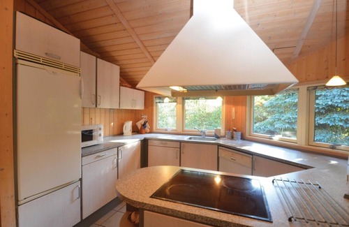 Bøtø By House | Lovely home in Væggerløse with kitchen