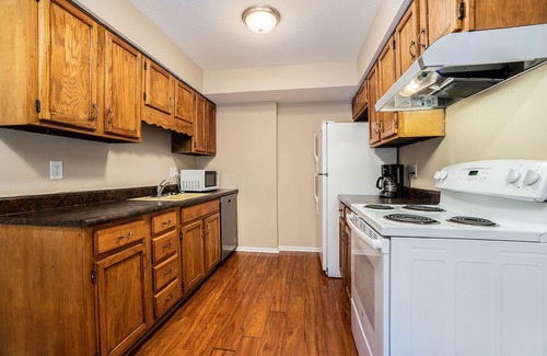 Grandview Condo | Lovely Home Near South Kansas City