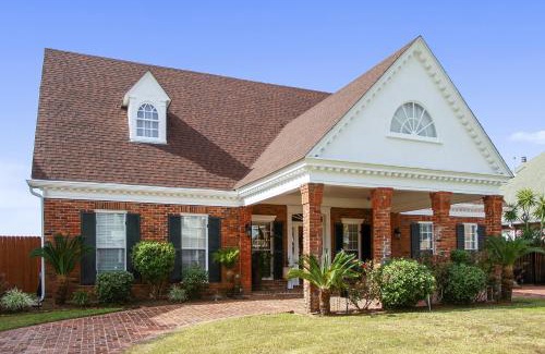 Read Boulevard East House | Lovely Home Only 15mins from Downtown NOLA