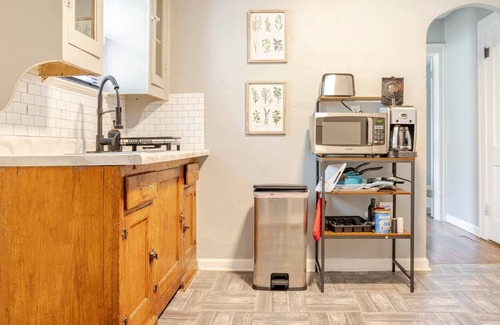 Indianapolis House | Lovely homey pad near Irvington with huge sofa, electric fireplace & porch swing