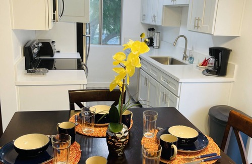 Sawtelle Apartment | Lovely, huge remodeled 1bd in West LA-SMC,UCLA,SM Beach
