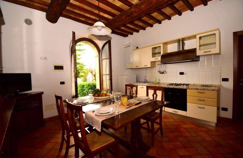 Ponte di Gabbiano Apartment | Lovely apartment for 3 people with WIFI, A/C, pool, TV, pets allowed and parking, close to Siena