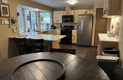 Hoodsport House | Lovely Lake Cushman, Dog Friendly Home One Minute from the Lake!