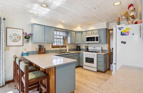Old Timberline House | Lovely mountain home in a beautiful wooded setting. Welcome to Hart's Horn!