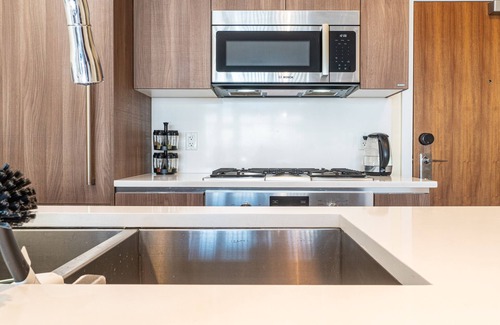 Kitsilano Apartment | Lovely Oasis near Waterfront & Downtown