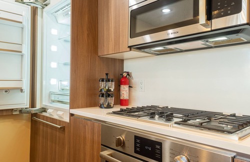 Kitsilano Apartment | Lovely Oasis near Waterfront & Downtown