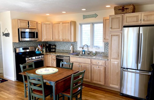 North Truro House | Lovely Oceanview 2 Bed 2 Bath with sleeper sofa, outdoor shower & rooftop deck!