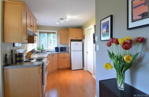 Salt Spring Island Apartment | Lovely one-bedroom garden suite just steps away from beautiful Beddis Beach
