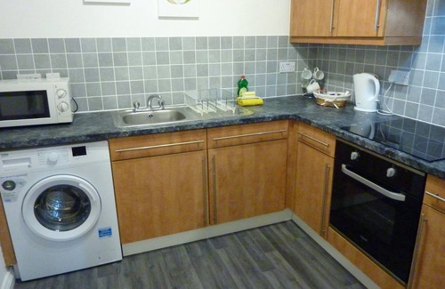 Paisley Apartment | Lovely Paisley Central Location - 2 bedroom apartment. Sleeps 4 Adults