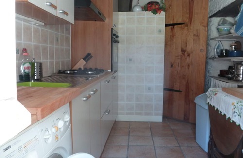 Uglas Cottage | Lovely peaceful French Farmhouse cottage close to all ameneties and mountains