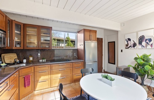 Palo Alto Apartment | Lovely Pet Friendly Studio on Quiet Culdesac w/Fast WiFi