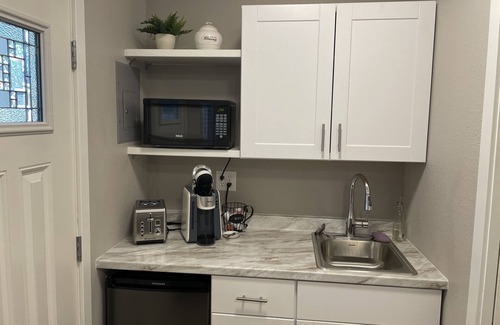 Bethel-Danebo Apartment | Lovely private guest suite w/hot tub/grill/kitchenette