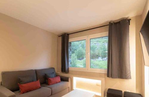 Soldeu Apartment | Lovely quiet apartment walking distance ski runs - HUT1-OO5333