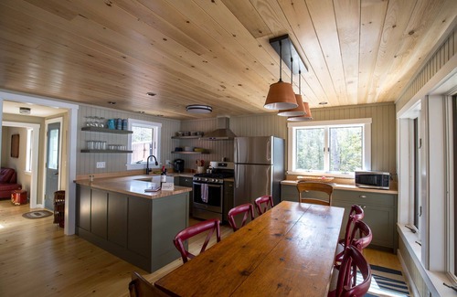 Belmont Cottage | Lovely Renovated Lakeside Cottage