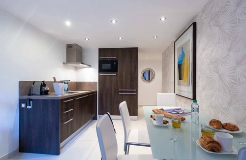 Juan-les-Pins Apartment | Lovely Riviera 2F - One Bedroom Apartment, Sleeps 4