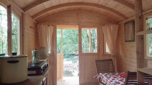 Sougeres-en-Puisaye House | Lovely shepherds hut in chauminet