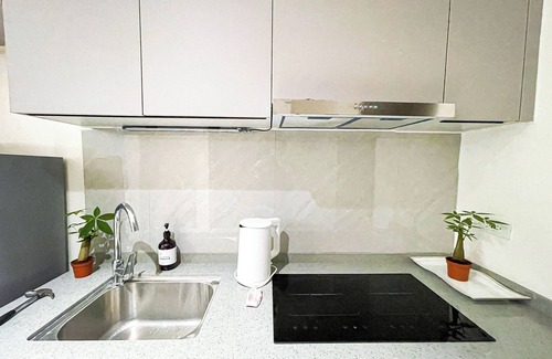 Tambo Apartment | Lovely & Spacious 1BR Penthouse across City of Dreams near Airport, Mall of Asia