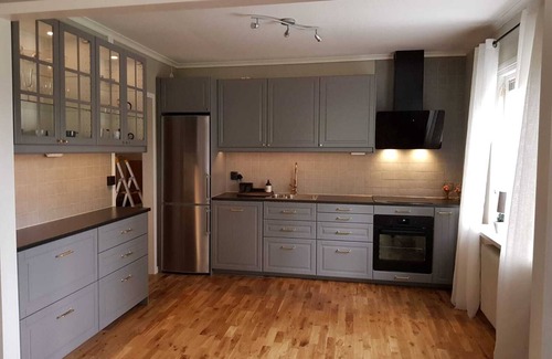 Sandviken Apartment | Lovely Spacious Apartment With Free Parking, Charger for electric cars