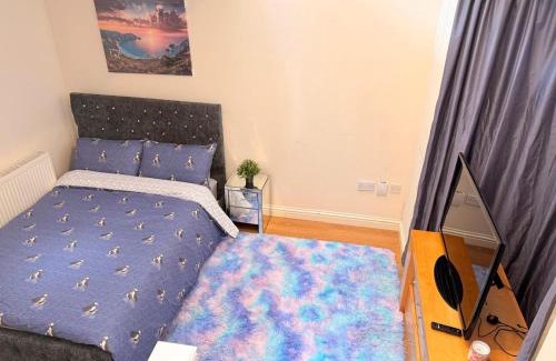 Northampton House | Lovely Spacious Room near Train Station and University