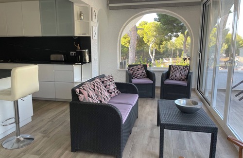 Moravit Villa | Lovely Spanish villa near to town and beach set in flowered gardens