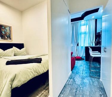 Wahring Apartment | Lovely Stay 2BR Apt Next to AKH