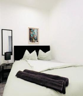 Wahring Apartment | Lovely Stay 2BR Apt Next to AKH