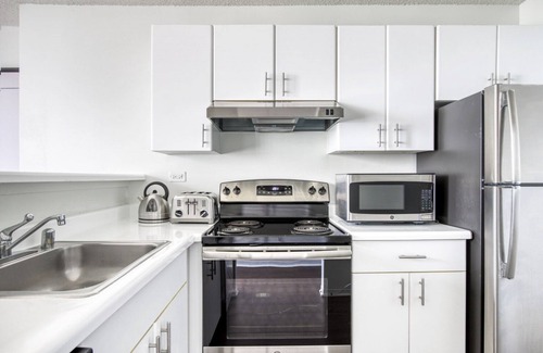 Streeterville Apartment | Lovely Streeterville Studio w/Gym, Pool, near Navy Pier, by Blueground