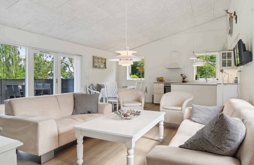 Store Kongsmark House | Lovely summer house close to Stillinge Beach.