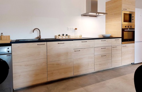 Odos Apartment | Lovely T3 in the greenery with terrace and pkg, 5 minutes from Tarbes center
