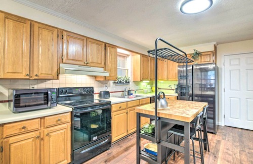 Taylors House | Lovely Taylors Home: 8 Mi to Dtwn Greenville!