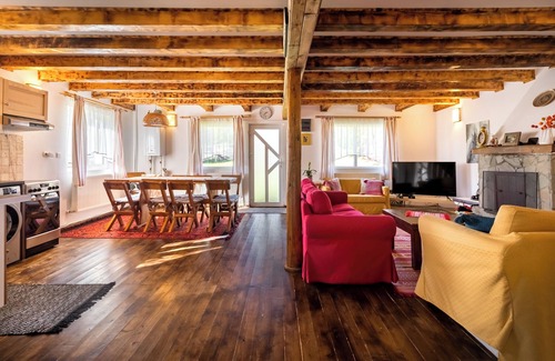 Pestera House | Lovely three bedroom house in an exquisite location.