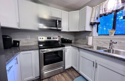 Florida Panhandle House | Lovely Townhome by Beaches & Downtown Pensacola