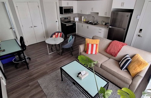 Langford House | Lovely Two Bedroom Space with A/C - Sleeps 8.nComplimentary Treats!