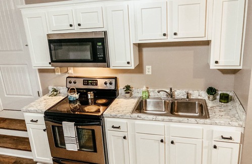 Hoover House | Lovely two bedroom unit for ST and LT rental