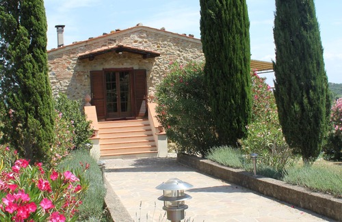 Caldana House | Lovingly renovated country house in the olive grove with large panoramic pool, air conditioning
