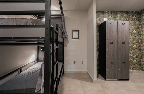 Benito Juarez Cabin | Low bed | Shared Room Men