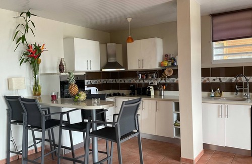 Sainte-Anne Apartment | LOW VILLA WITH SWIMMING POOL F3. VIEW ON THE BAIE DU MARIN. SAINT ANNE