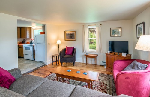 Orrs Island Cottage | Lowell's Cove Cottage - Quaint 2BR Cottage short walk away from Lowell's Cove