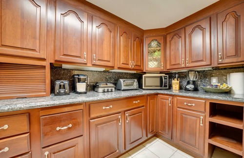 Coraopolis House | Lower-Level Pittsburgh Retreat: Hot Tub + Grill!