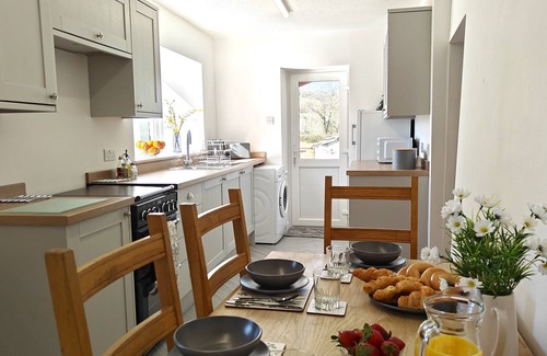 Llangynidr House | Lower Lock Cottage - Two Bedroom House, Sleeps 4